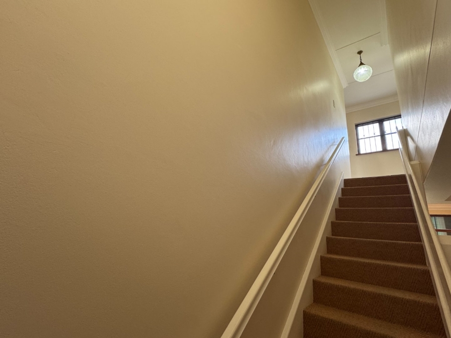  Bedroom Property for Sale in Signal Hill Western Cape